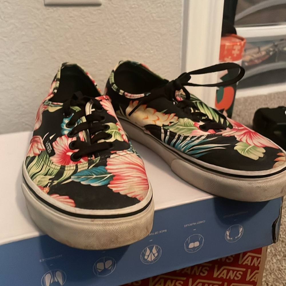 Vans, Size 9, Multicolor (Flower Pattern) - image 2